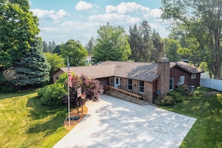 9111 Riverbend Dr, South Haven, MI 49090