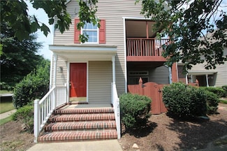210 Primrose Ln, Chesapeake, VA 23320