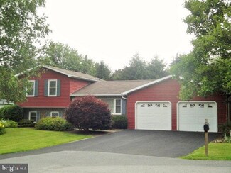 162 Yarnell Ln, Pleasant Gap, PA 16823