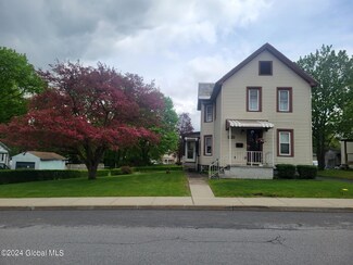 114 Oak St, Corinth, NY 12822