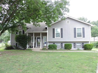 2708 S Coachman Dr, Independence, MO 64055