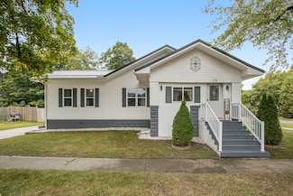 20 Maple St, Bangor, MI 49013