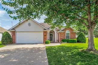 3320 S Victoria Dr, Blue Springs, MO 64015