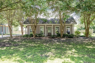 1884 Lansdowne Dr, Port Allen, LA 70767