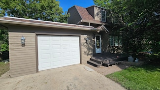 709 N 3rd St, Groton, SD 57445