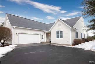 2 Wicklow Dr, Skaneateles, NY 13152