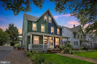 411 7th St, Riverton, NJ 08077