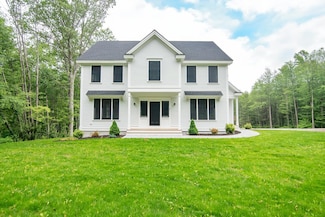 2 White Cedar Ln, Newton, NH 03858