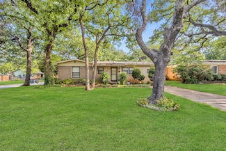 6324 Woodbine Dr, Fort Worth, TX 76112