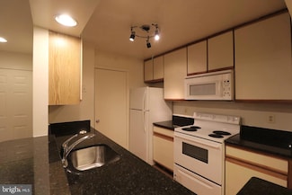 3321 Sir Thomas Dr Unit 12, Silver Spring, MD 20904