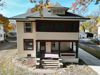 623 S 4th St, Watseka, IL 60970