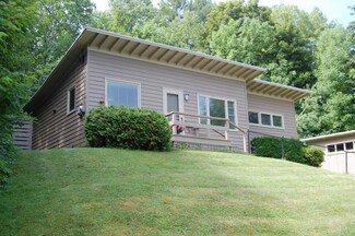 22 Birch St, Rockport, ME 04856