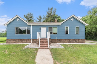 615 N Main St, Kouts, IN 46347