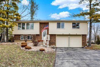 1218 W Shady Creek Dr, Greenwood, IN 46142