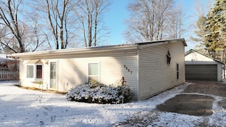 2427 Courtney Dr, Harrison, MI 48625