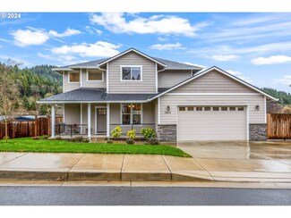 1011 S 57th Place, Springfield, OR 97478