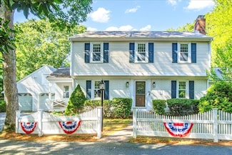 40 N Hill Dr, Falmouth, MA 02556