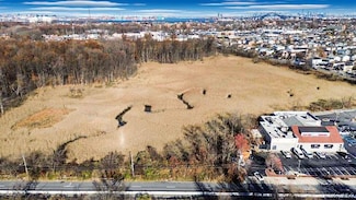 1105 Goethals Rd N, Staten Island, NY 10303