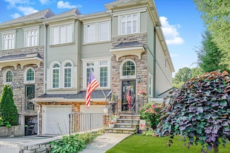 104 Presentation Cir, Staten Island, NY 10312