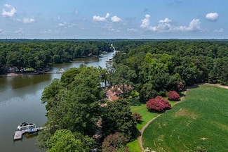 2430 Bluff Point Rd, Kilmarnock, VA 22482
