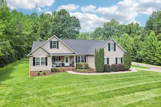 320 Bluegill Ln, Statesville, NC 28625