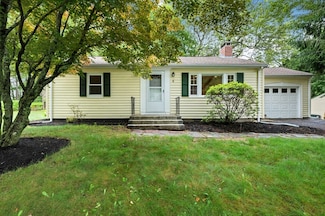8 Oakwood St, Holden, MA 01520