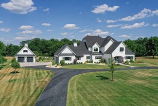 5913 E Summit View Dr, Springfield, MO 65809