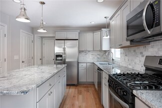 100 Brentwood Ave, Warwick, RI 02886