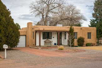 611 Charles Place NW, Los Ranchos, NM 87107
