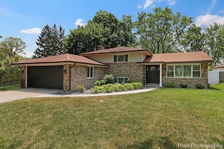 813 E Gardenia Ln, Palatine, IL 60074