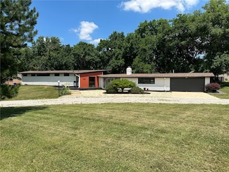 2550 Ivy Ln, Decatur, IL 62521