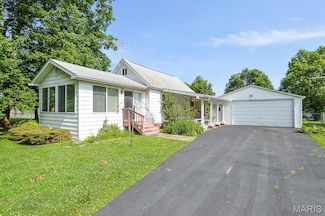 115 Sterling Dr, Moro, IL 62067