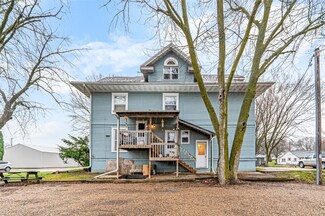 215 E Green St, West Branch, IA 52358
