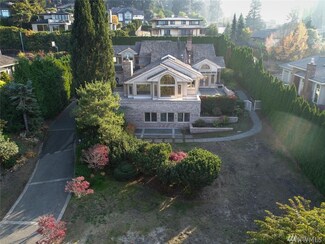 9045 NE 26th St, Clyde Hill, WA 98004