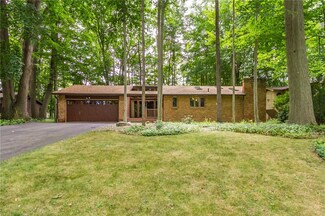 454 True Hickory Dr, Rochester, NY 14615