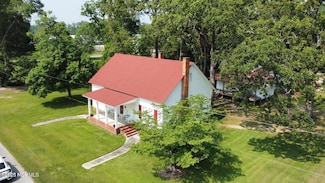217 N Howard St, Chadbourn, NC 28431