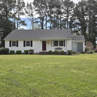 10186 Pine Ave, Nassawadox, VA 23413