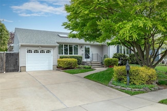 3 3rd Ave, Farmingdale, NY 11735