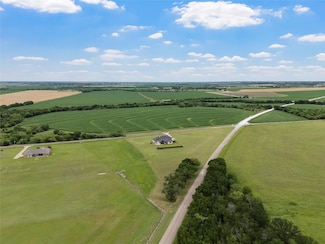 785 W County Line Rd E, West, TX 76691