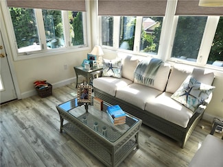 47 Treasure Rd, Narragansett, RI 02882