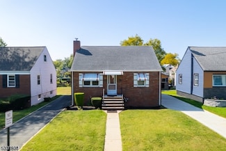 807 Carnegie St, Linden, NJ 07036