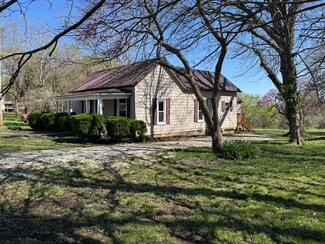 411 Maple St, Greenfield, MO 65661