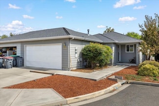 1324 Benjamin Ct, Central Point, OR 97502