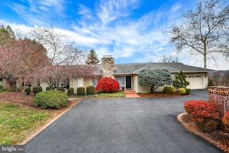 2840 Sunset Dr, Camp Hill, PA 17011