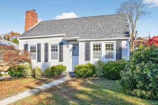 7 Tildean Ln Unit B, Bayville, NY 11709