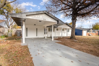 904 Dee Ln, Bedford, TX 76022