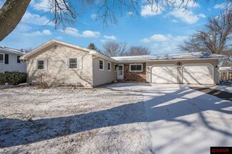 1715 1715 Candi Ln, North Mankato, MN 56003