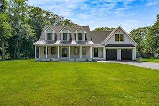 195 Amesbury Rd, Kensington, NH 03833