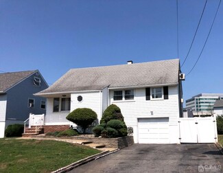 85 Mercer St, Metuchen, NJ 08840