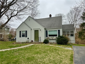 216 Washington Rd, Barrington, RI 02806